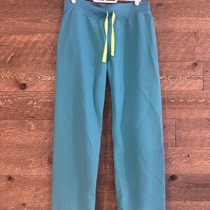 Figs women’s Livingston Basic Scrub Pants